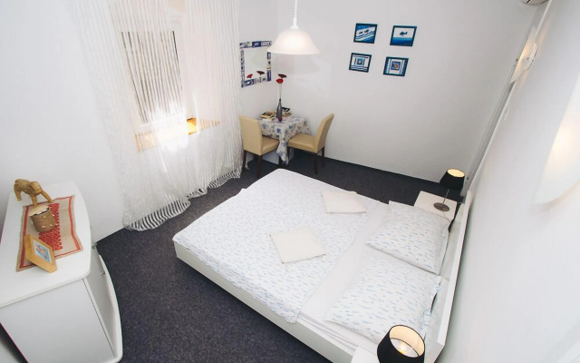 Apartments and Rooms Ille