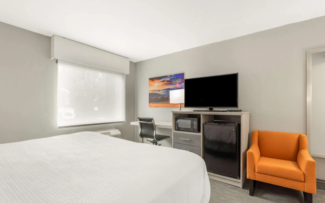 Best Western Plus Cleveland Inn & Suites