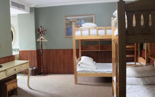 Canal International Youth Hostel