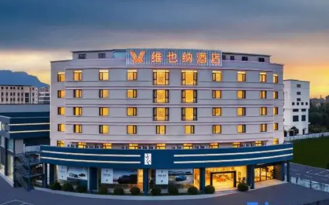 Vienna Hotel (Fuzhou Minhou Qingkou Automobile Town)