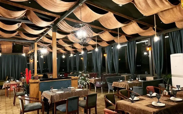 Almaz Plaza Hotel
