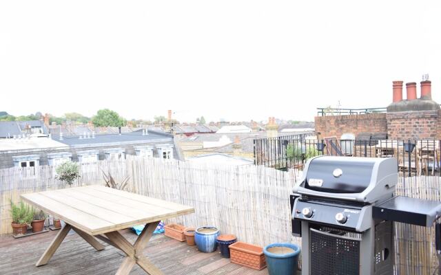 North London 2 Bedroom Flat With Roof Terrace