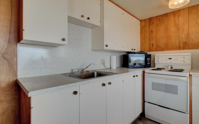 Ester Lee Oceanview Inn