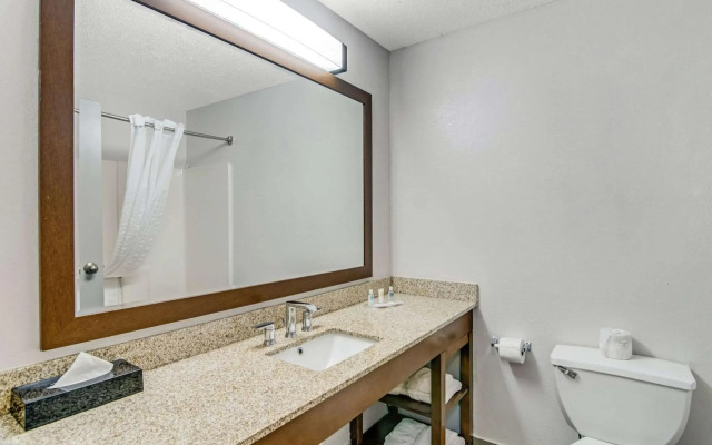 Comfort Suites near I-80 and I-94