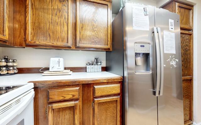 Aspen Creek 311 Walk to Eagle Lodge, Log Burning Fireplace, Great Complex Amenities by RedAwning