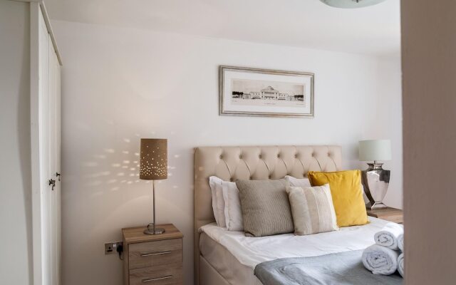Picktheplace Imperial Wharf 2bed Apartment
