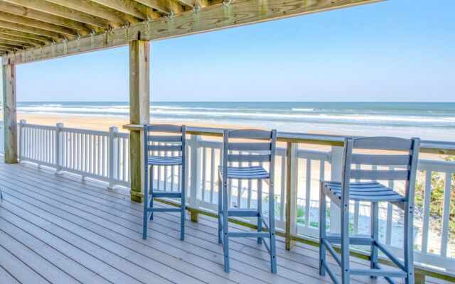 Beachfront Sapphire: Luxe 6 Bedroom Home