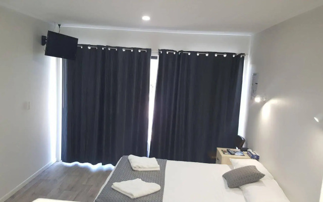 Nightcap at Queens Beach Hotel