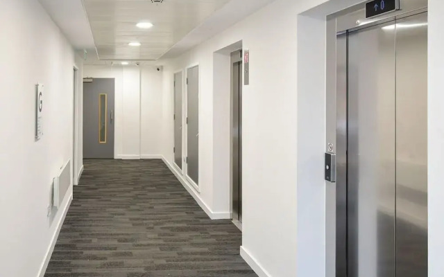 Hilltop Serviced Apartments - Salford