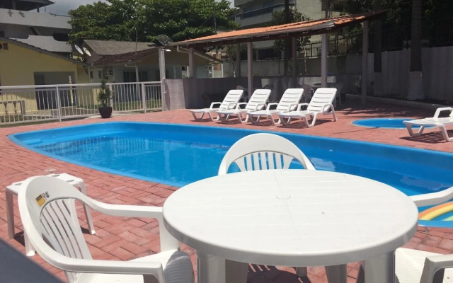 Sobrado 1 - Casa com piscina 10 pessoas