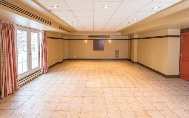 Holiday Inn Express and Suites Tremblant by IHG