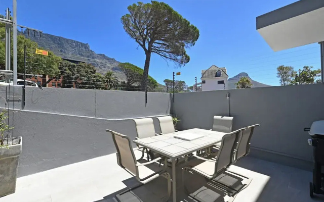 Spacious One Bed Table Mountain Views