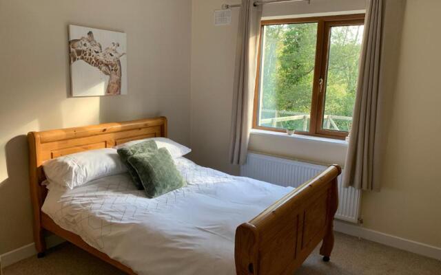 Secluded hilltop hideaway!