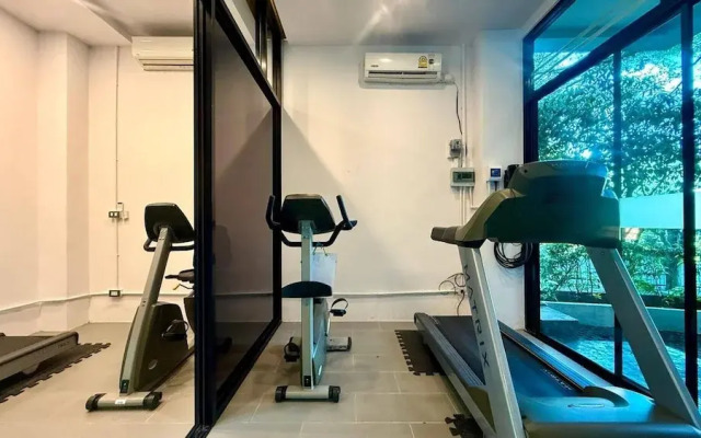 Emerald 412a - Studio With Balcony and Shared Pool