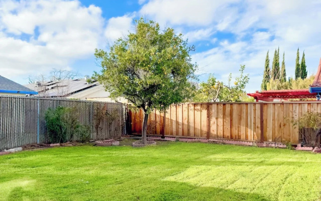 Sunnyvale 3B2b Super Big House