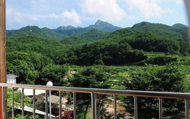 Songnisan Mountain White