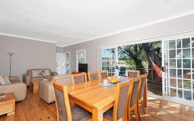 'The Croft' 11 Boulder Bay Rd - Cosy Beach House with Aircon & only 270m to the Beach – Guest Rooms – Fingal Bay