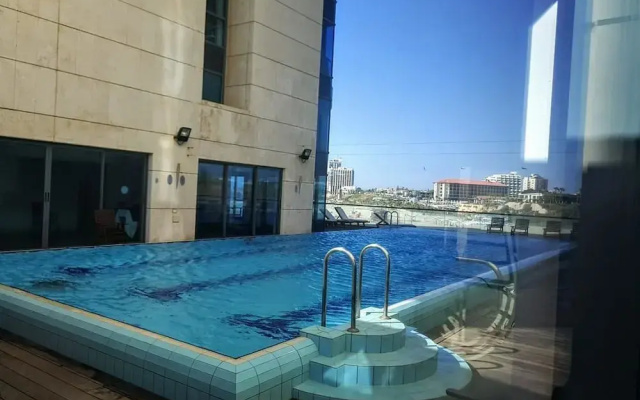 Beach Front Dream Suite & Pool