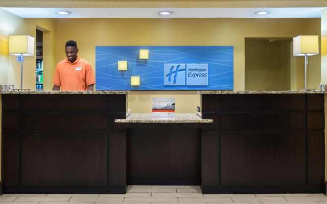 Holiday Inn Express Charleston-Civic Center by IHG