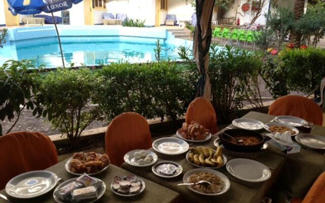 Rezeiky Hotel And Camp Luxor