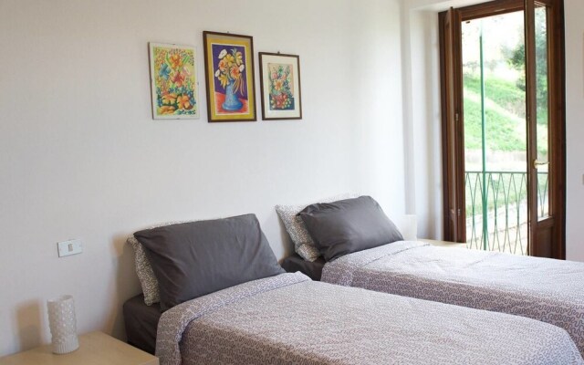 Stresa Apartment With Private Access to Beach