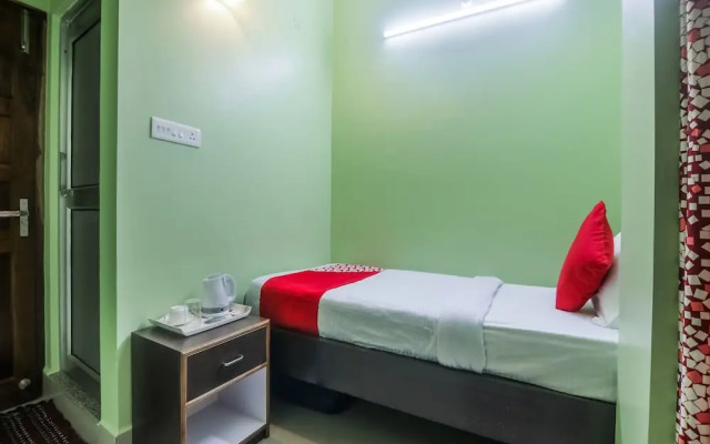 Oyo 18528 Field Residency Inn