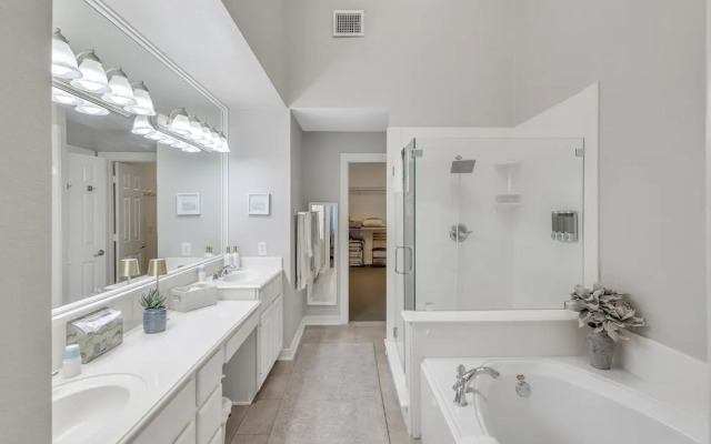 Spacious Urban Uptown Retreat 3 Bedroom Townhouse