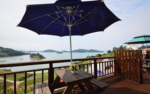 Yeosu Rainbow Pension