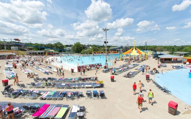 Flamingo Motel & Suites