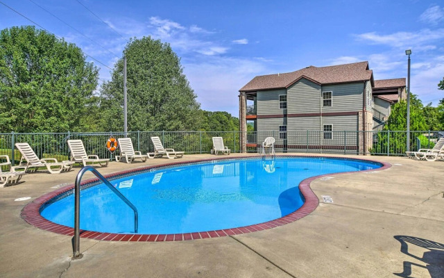 Reeds Spring Condo ~ 3 Mi to Silver Dollar City!