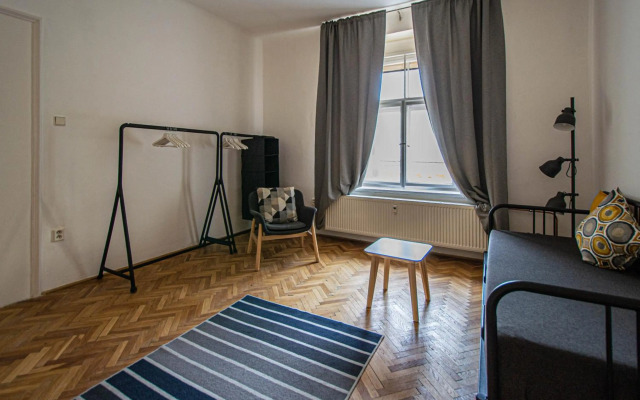 Super Central Billiard and Darts Big Apartment