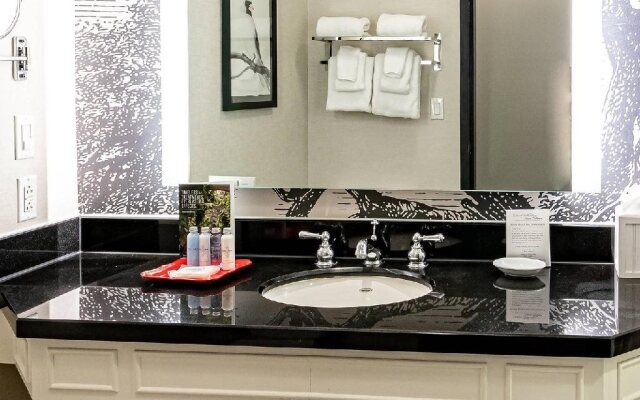 Williamsburg Lodge, Autograph Collection