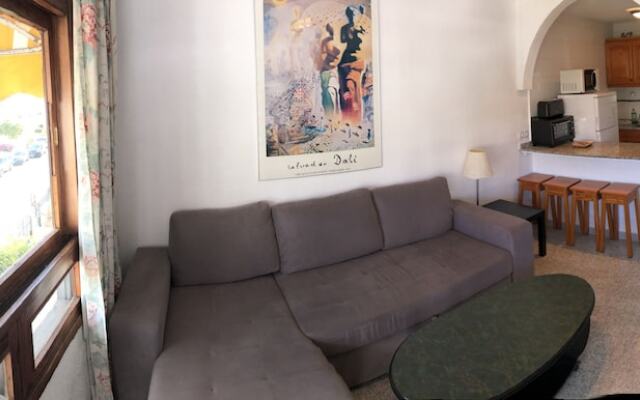 Two bedroom apartment 2 min from beach