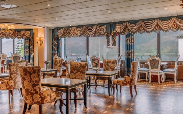 Muthu Fort William Hotel