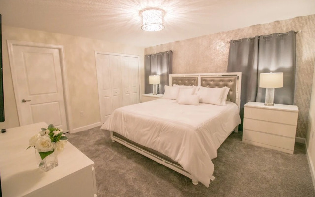 9005 SD - Gorgeous 4BR Townhome - Private Pool