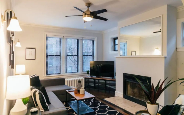 Best Deal 2BR Apt in Lakeview