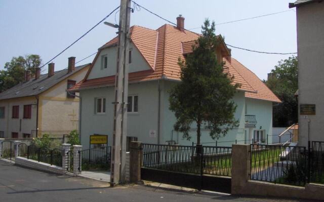 Zsanett Appartement