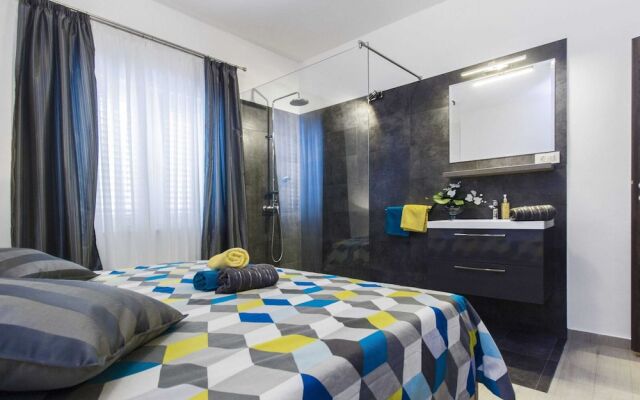 Exquisite Villa with Private Hot Tub in Grebaštica