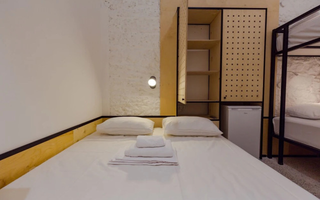 Back2Me - Hostel