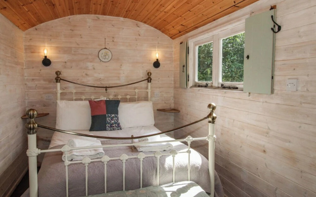 Aston - Shepherd Hut