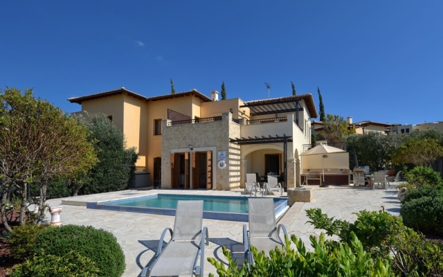 Stunning 3 bedroom villa 'BZ01' with private pool, stunning views, communal pool and resort facilities, Zephyros Village on Aphrodite Hills Re