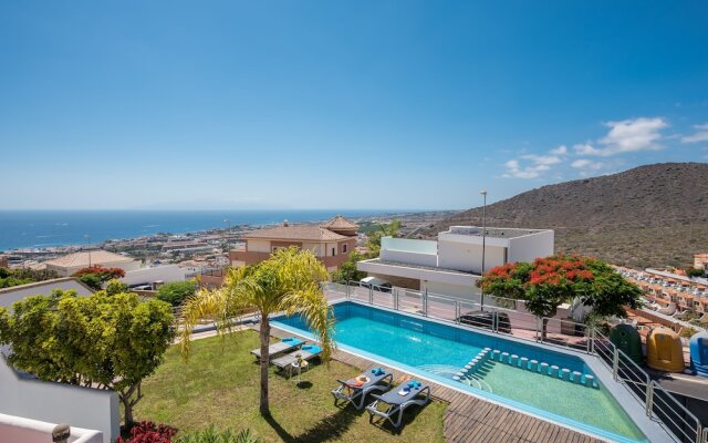 2 Charming Villa,Huge Terraces,Pool,Garden,Seaview