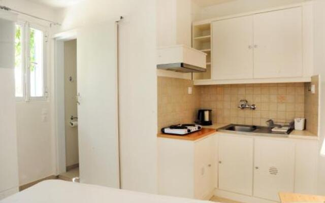 Nikoleta Studios & Rooms