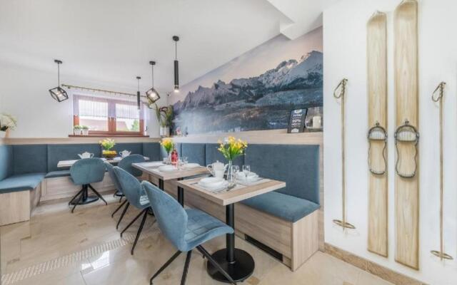 Biały Jeleń z basenem i jacuzzi