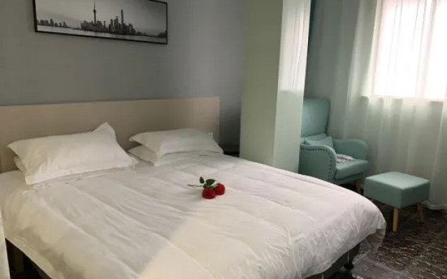 Aixiang Hotel (Shanghai Songhong Road Subway Station)