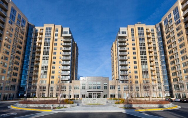 Global Luxury Suites at Hidden Creek