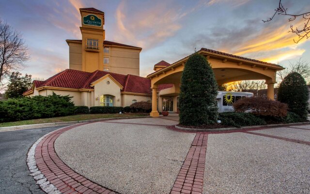 La Quinta Inn & Suites by Wyndham Greensboro NC