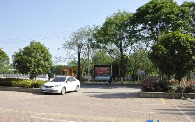 Tanbai Xinyuan Express Hotel