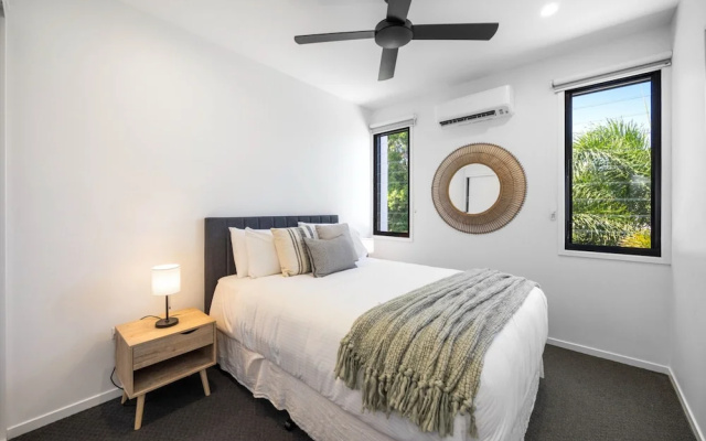 Spacious 3-bedroom Retreat With BBQ and Pool – Guest Rooms – Coolum Beach