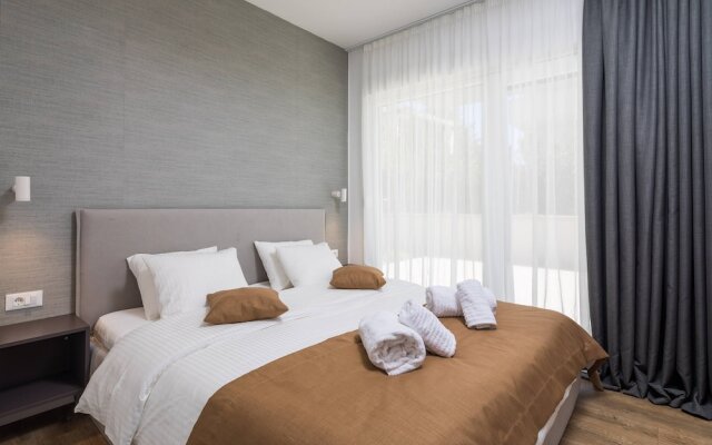 Luxury Villa Juliet with Heated Pool